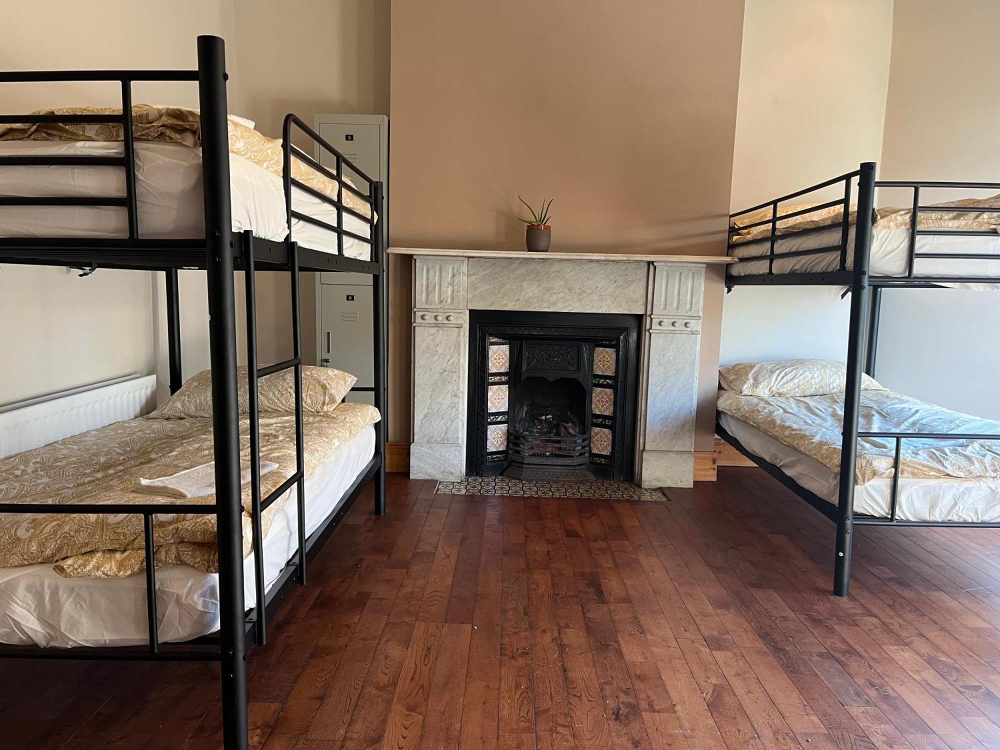 Gr8 Hostel At The Mount ベルファスト エクステリア 写真