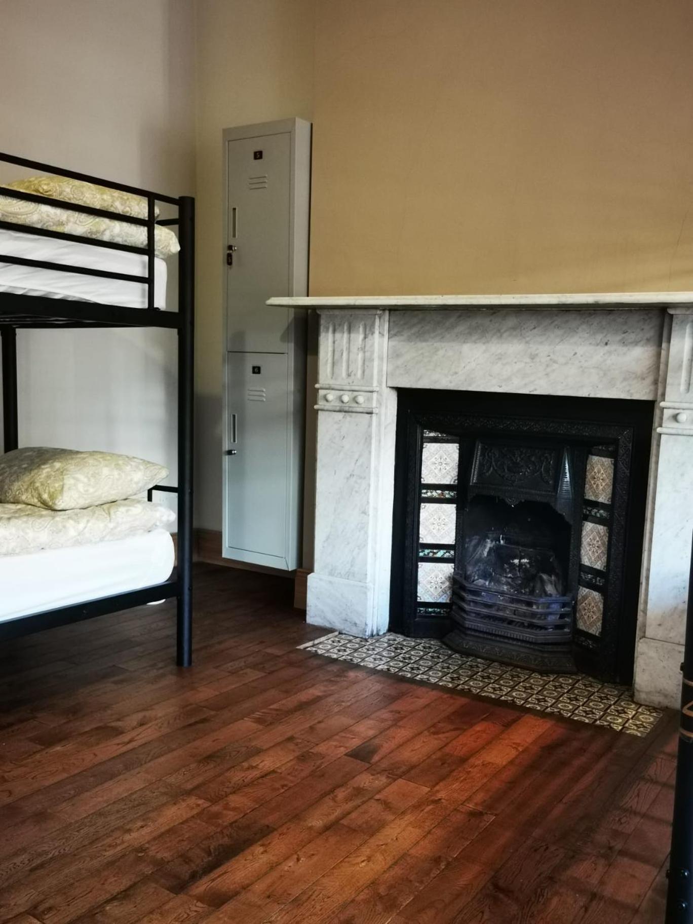 Gr8 Hostel At The Mount ベルファスト エクステリア 写真