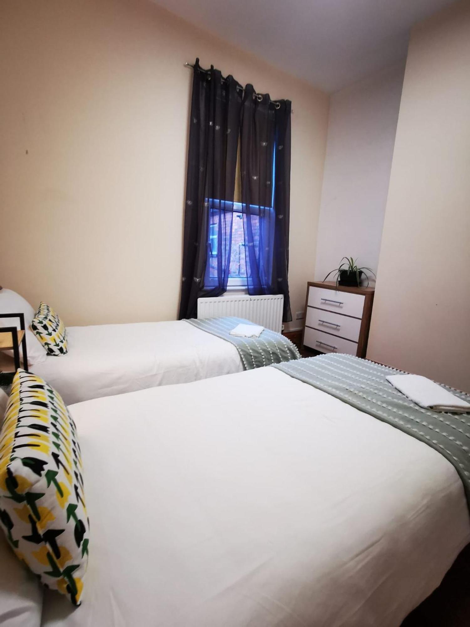 Gr8 Hostel At The Mount ベルファスト エクステリア 写真
