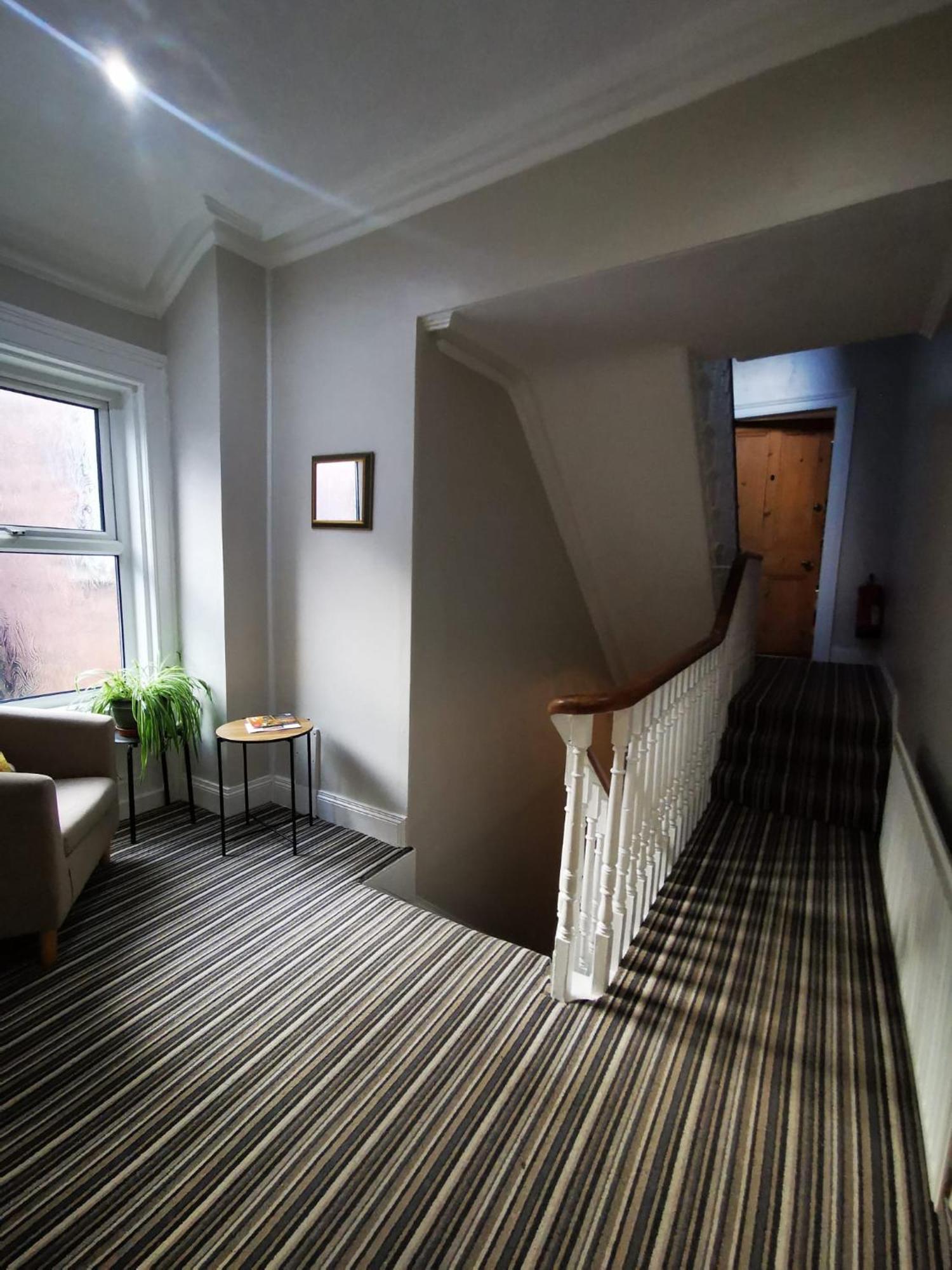 Gr8 Hostel At The Mount ベルファスト エクステリア 写真
