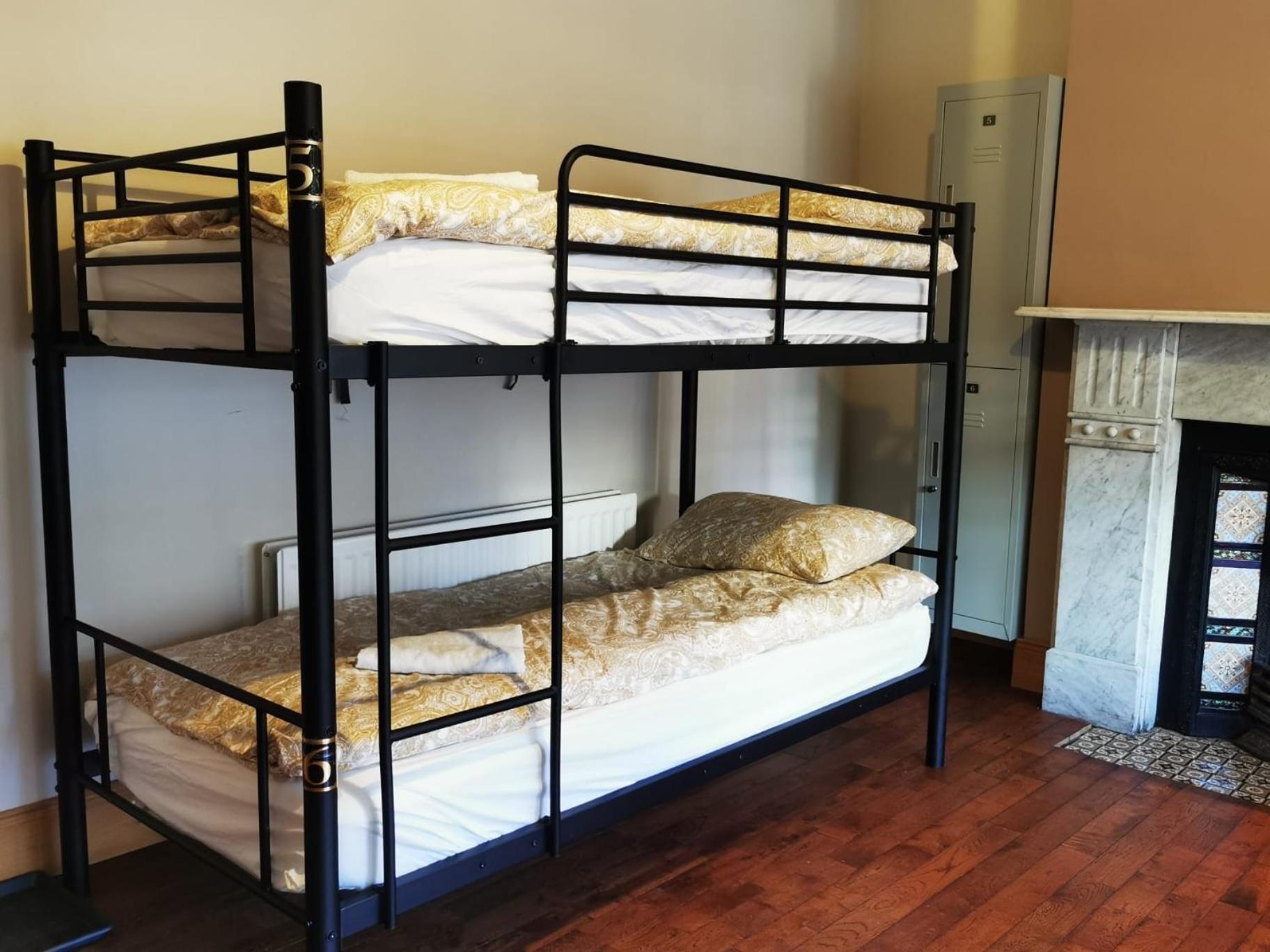 Gr8 Hostel At The Mount ベルファスト エクステリア 写真