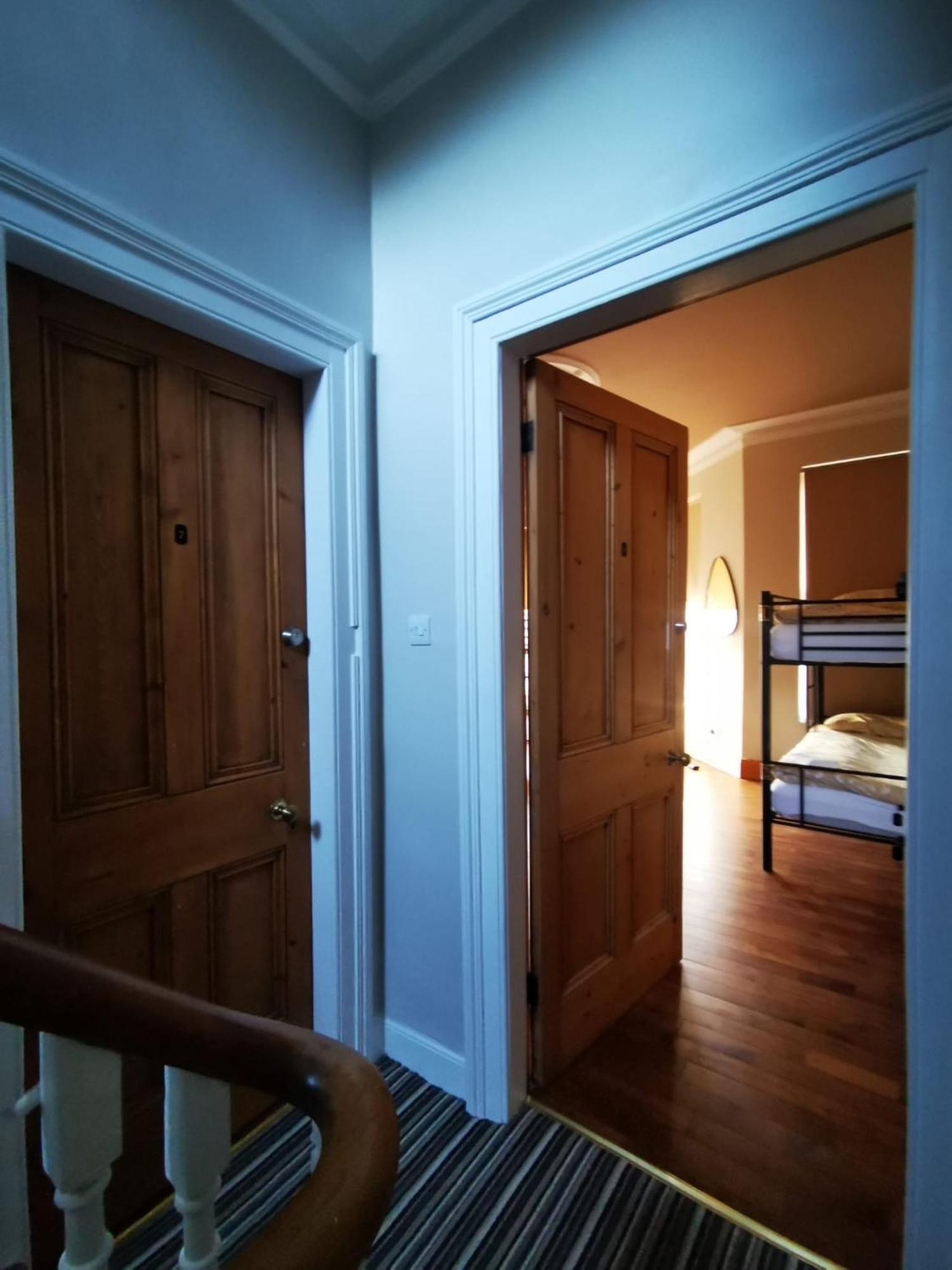 Gr8 Hostel At The Mount ベルファスト エクステリア 写真