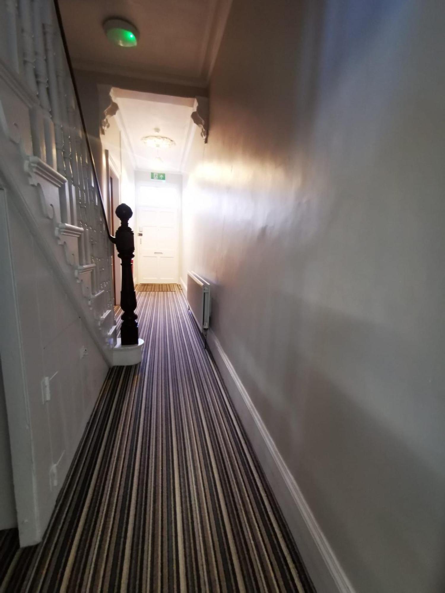 Gr8 Hostel At The Mount ベルファスト エクステリア 写真